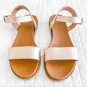 ⭐️Rose Gold sandals GREAT condition!